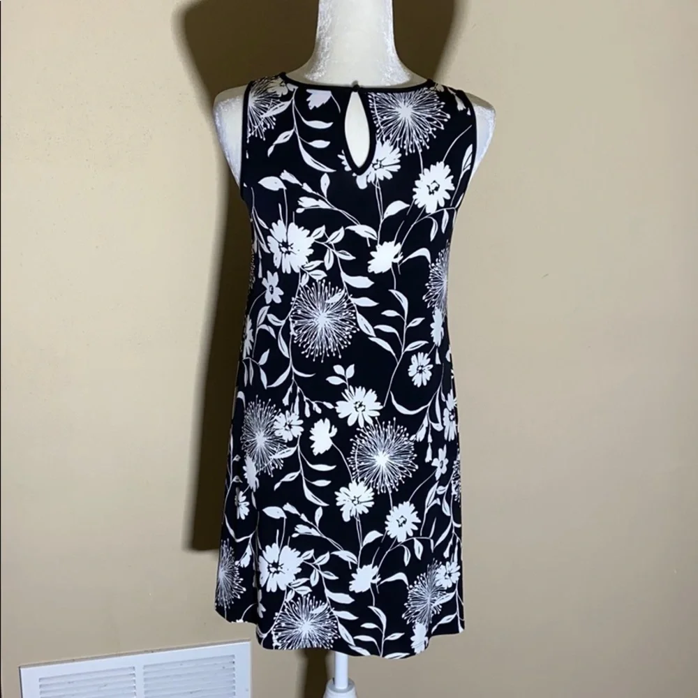 Vince Camuto Black and white flowered midi dress